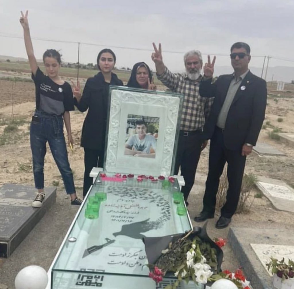 The Islamic Republic Forces attacked and arrested #AbolfazlAdinehZadeh’s parents, sister and uncle on his birthday.
It’s been 2 days and his family is still in prison.
His mother and sister are transferred to Bojnord prison, his father and uncle are transferred to Shirvan prison.