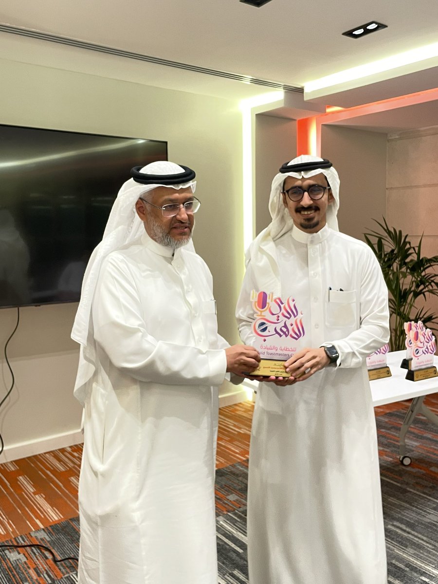 GoldToastmaster's tweet photo. "حيث تضمن الاجتماع تكريم الهيئة      الإدارية السابقة للنادي " https://t.co/EDfjCQWVvb