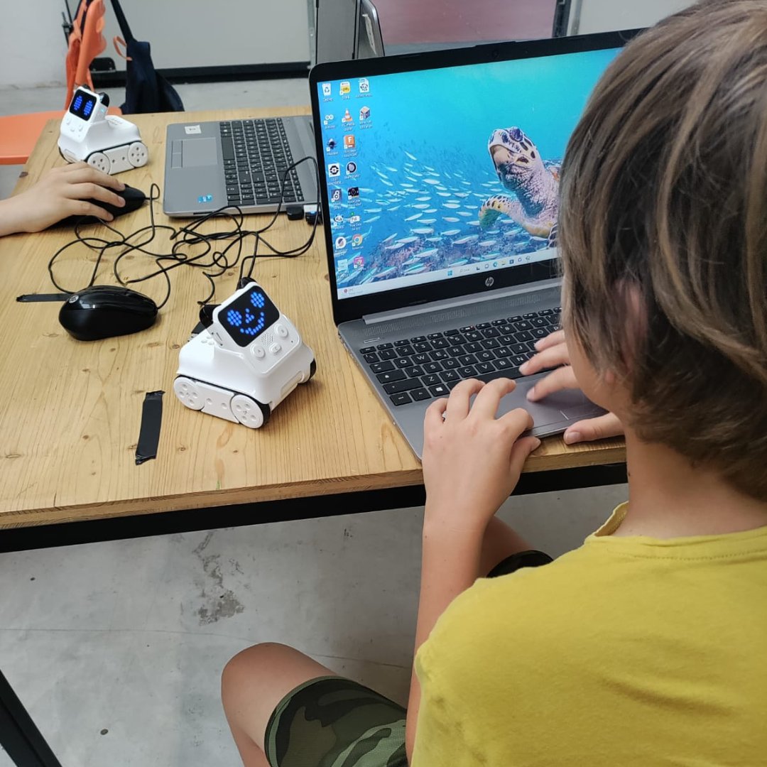Tuo/a figlio/a ama gli enigmi e la tecnologia? Le Digital Summer Weeks di luglio sono perfette per lui/lei! Ogni pomeriggio, dal lunedì al venerdì, si divertirà con dei robot programmandoli 
🤖💻

#DigitalSummerWeeks #Tecnologia #Centriestivi #schio