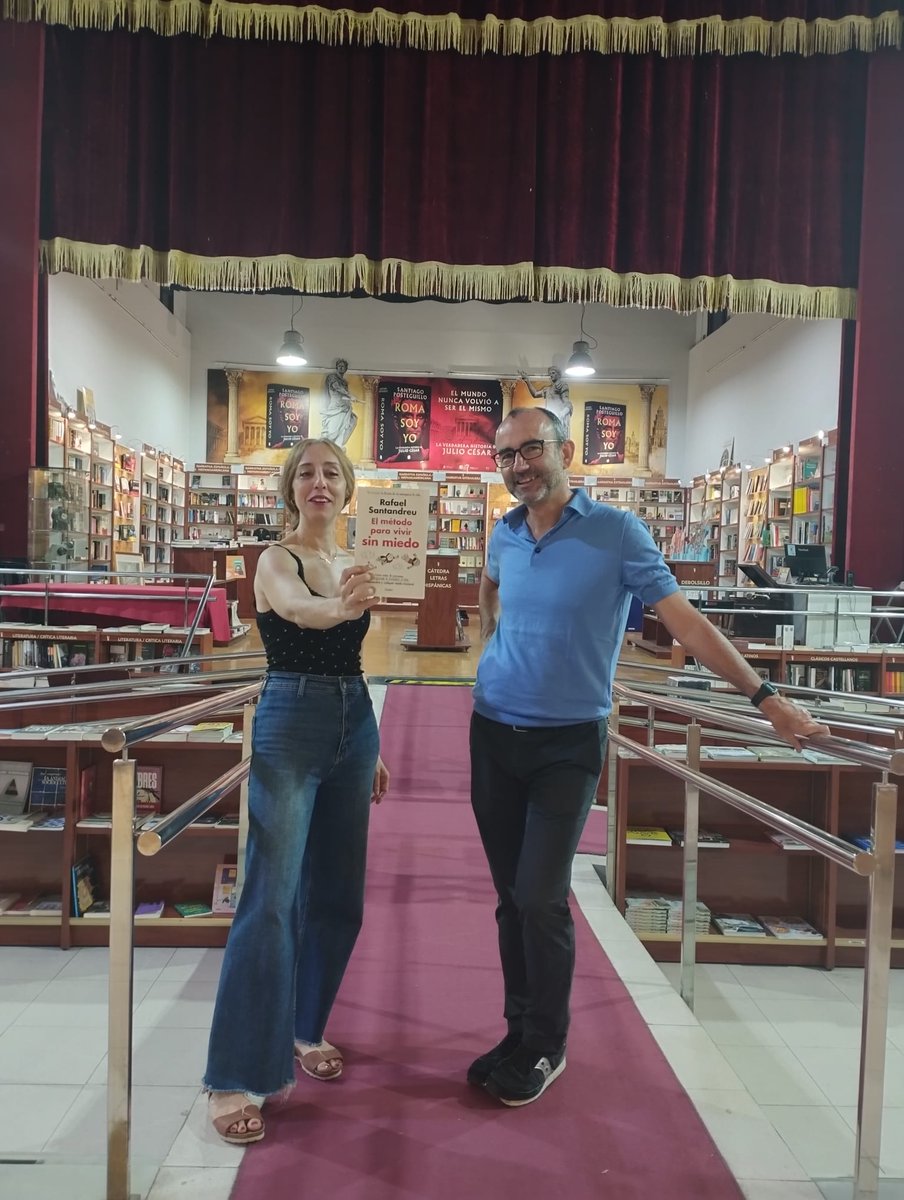 libreriaverbo's tweet photo. ❤️"El ser humano puede transformar cualquier situación en aprendizaje y goce. El diálogo con uno mismo es la clave en ese proceso."
Cosas como esta nos enseña nuestro querido Rafael Santandreu.
Gracias por la visita.
📕Recomendamos su nuevo libro:"El método para vivir sin miedo" https://t.co/IvhmS4yUjn