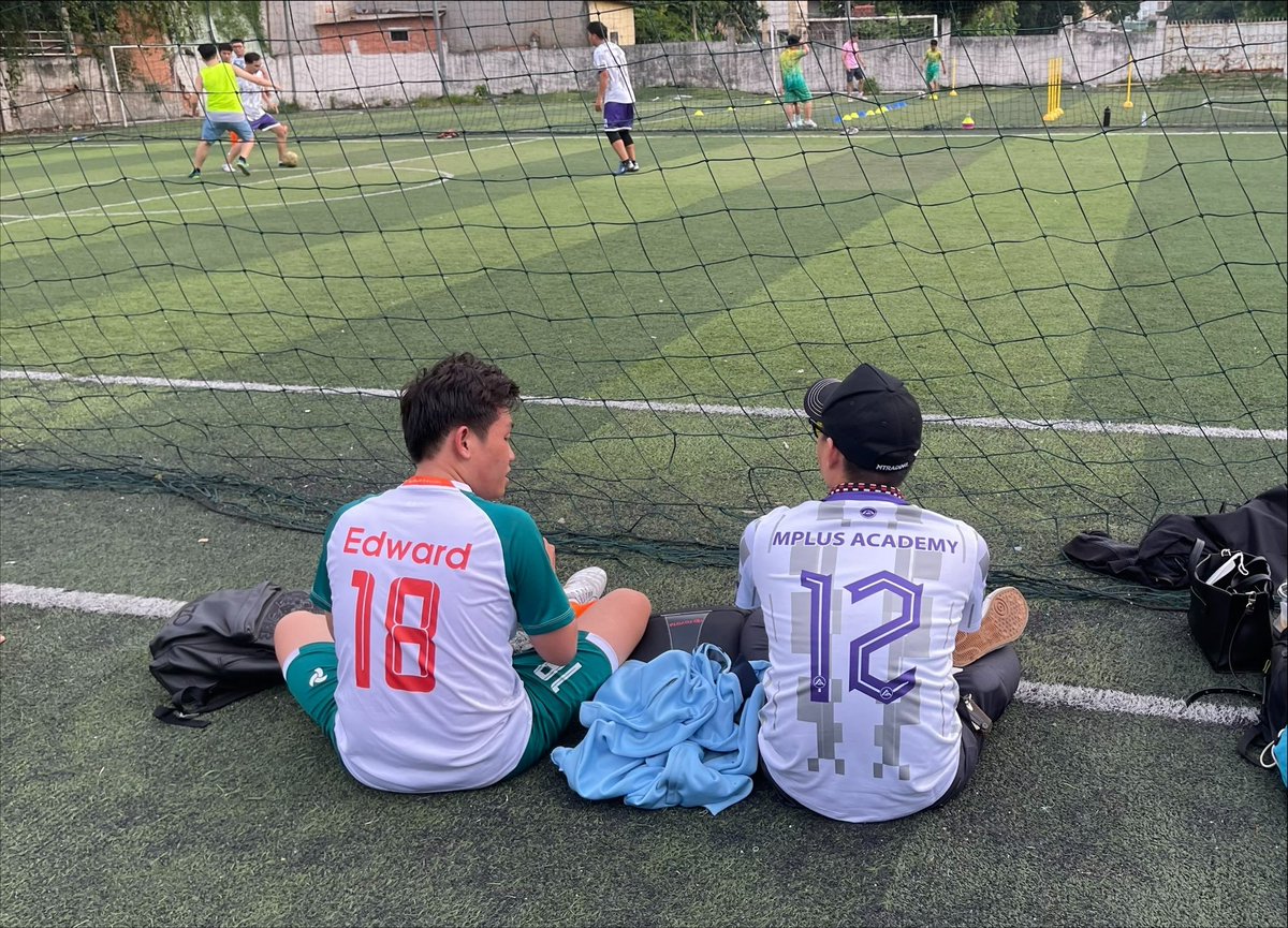 MTradingVietnam's tweet image. 🔥Một trận đấu đầy kịch tính giữa #VantageVietnam FC và #MPlusAcademy FC - Đối tác chiến lược của #MTrading, muôn vàn cung bậc cảm xúc khác nhau từ hồi hộp, lo âu cho đến những khoảnh khắc vỡ òa trong sung sướng khi các bàn thắng liên tục xuất hiện 💞
