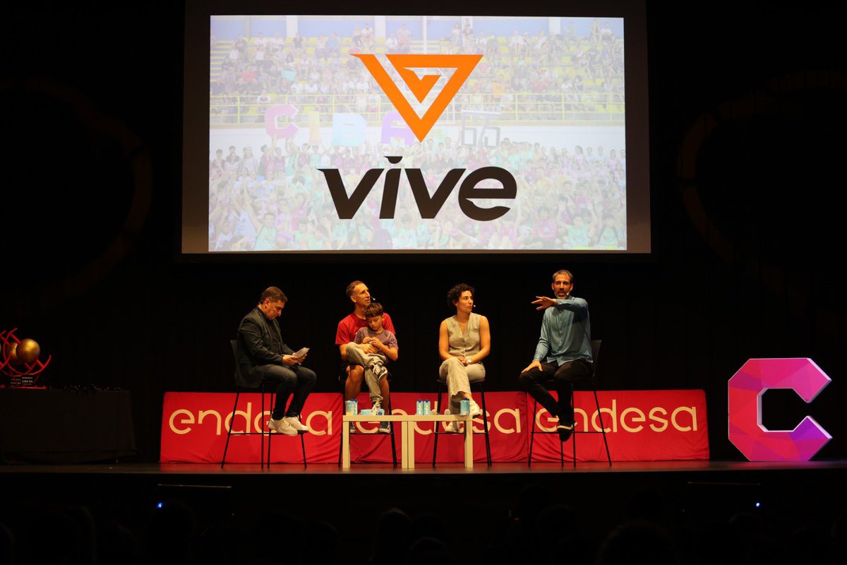 ainhoalopezr8's tweet photo. Felicidades también Pepe Sánchez, @FundUnicaja y @MariaCasado_TV por sus respectivos premios y labor social tan bonita. Un placer conoceros y formar parte de esto. Gracias una vez más a @CIBAMalaga por hacerlo posible. #CIBA #CIBAMalaga2023 #CIBAForum https://t.co/l2eOsBobTi