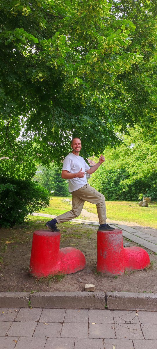 uxobjective's tweet image. Me bootstrapping a business