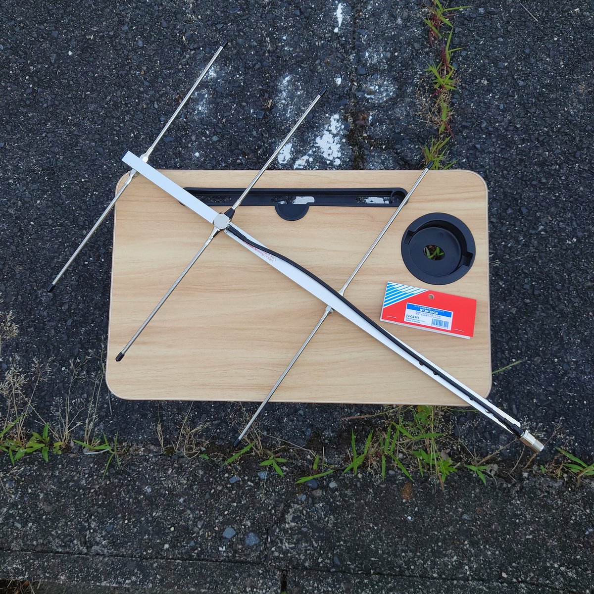 4XYxqtye2v6bkob's tweet image. 誕生日祝で買ってもらったアンテナが今日来ました📡

早々にいつもの場所に行って組み立てた😅

早速CQするが０でした🤣
が、CBLのツイッターメールが届いていました✌️

呉まで届いてたみたい⚡

　　くれCV184　局

ありがとうございました🤗

#DCR
#NATEC