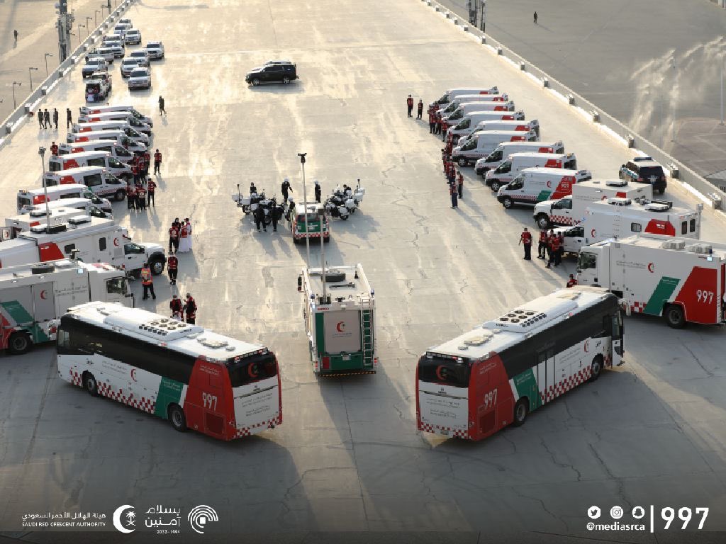 حرصاً على تعزيز مستوى الخدمات المقدمة لضيوف الرحمن تستعد هيئة #الهلال_الأحمر_السعودي بأكثر من 400 آلية تشكل أسطول يهدف لانتشار الفرق الإسعافية خلال موسم الحج 1444هـ. #بسلام_آمنين #الهلال_الأحمر_في_موسم_الحج