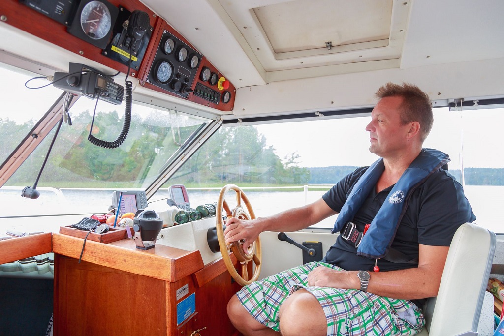 Onko veneesi radiolupa kunnossa? Tarkastamme tehostetusti veneiden radiolupia ja pätevyystodistuksia juhannusviikolla Suomen vesialueilla. Tarkastuksia tehdään yhteistyössä venepoliisin kanssa, joka valvoo samalla yleisesti vesiliikennettä.

traficom.fi/fi/ajankohtais…

#radiolupa