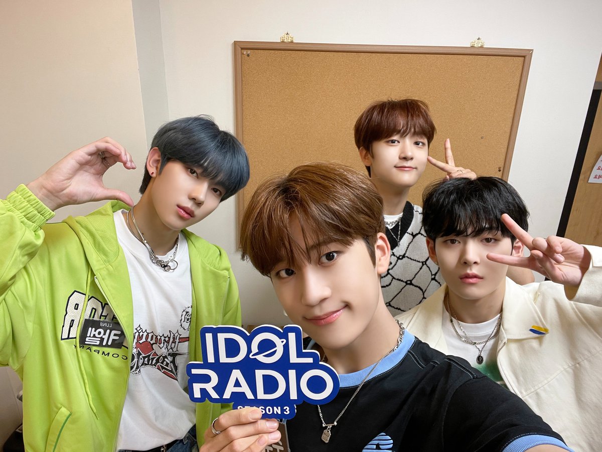 idolradiokorea's tweet photo. 잠시 후 8시, 아이돌라디오3 #ep81_루네이트 라이브 스트리밍 방송이 시작됩니다

📲 MBC RADIO 공식 Youtube 채널에서 라이브 스트리밍
https://t.co/WVY416U5ij

@radiombc @ATEEZofficial @LUN8_official https://t.co/p91MHA6Vnh