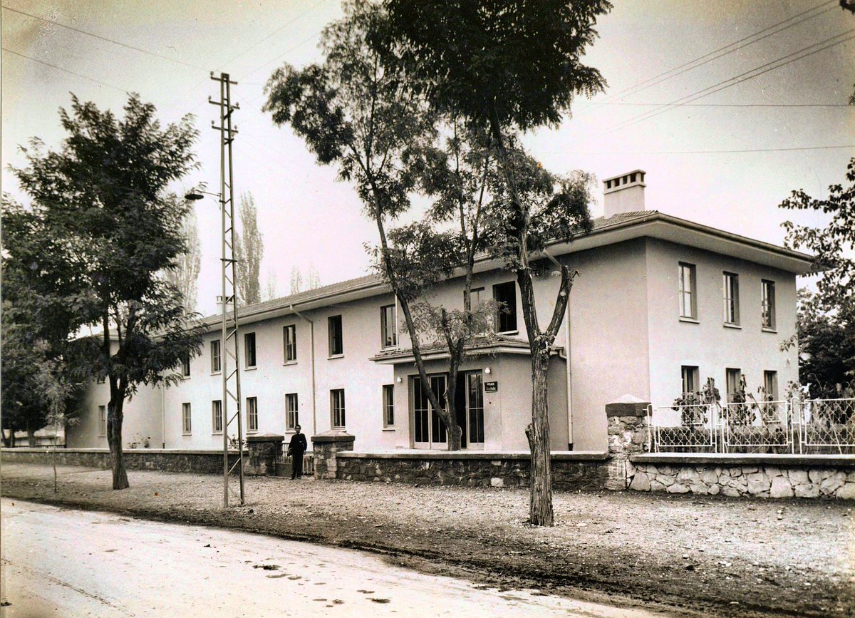 Konya İl Eğitim Tarihi Müzesi (@konyailegitim42) on Twitter photo İhsaniye İlkokulu, Konya, 1945
<a href="/servetal61/">Servet ALTUNTAŞ</a> <a href="/konyamem/">Konya İl MEM</a> #Konya #Eğitim #Eğitimtarihi #Müze #Ihsaniyeilkokulu İhsaniye İlkokulu, Konya, 1945
<a href="/servetal61/">Servet ALTUNTAŞ</a> <a href="/konyamem/">Konya İl MEM</a> #Konya #Eğitim #Eğitimtarihi #Müze #Ihsaniyeilkokulu