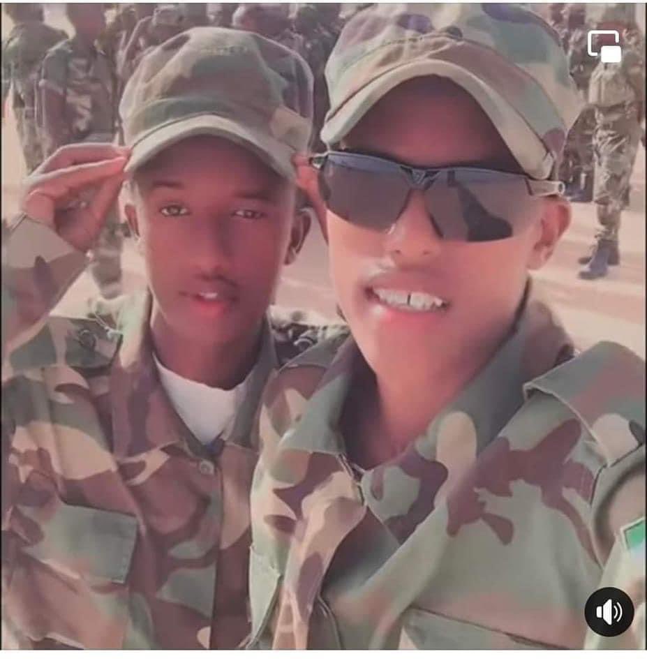 These young children are the new army recruits of warlord Muse Bihi; he’ll deploy them to Goojacadde only to be killed there. Child soldering in action!
@US2SOMALIA @UNSomalia @HumanRightsWat8 @EU_in_Somalia @_AfricanUnion @amnestyinternational