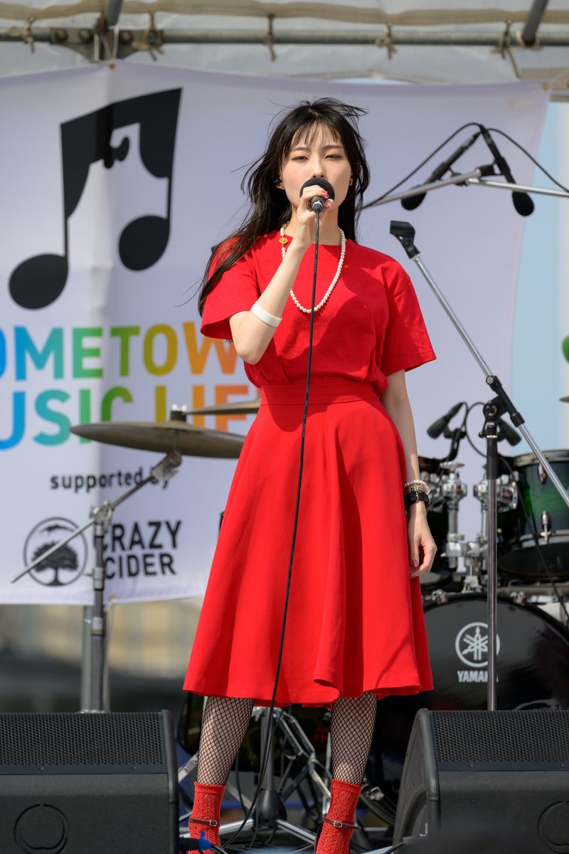 gene_selfish's tweet image. 鮮烈な赤衣装と長い髪が海風にパーッとなびいて格好良かったな〜
この衣装は、フジロックで見たソニックユースのキム・ゴードンの青ワンピに匹敵する鮮烈さだった。
そして帆乃佳ちゃんのマイクのケーブルさばきが美しい。
2023.06.17
#HTML2023
#SWALLOW_hhy
#SWALLOW
#わがる奴だけわがればいい