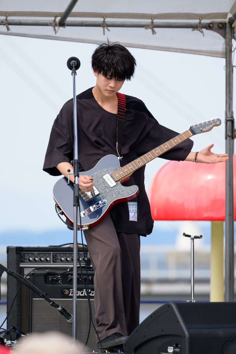 gene_selfish's tweet image. 鮮烈な赤衣装と長い髪が海風にパーッとなびいて格好良かったな〜
この衣装は、フジロックで見たソニックユースのキム・ゴードンの青ワンピに匹敵する鮮烈さだった。
そして帆乃佳ちゃんのマイクのケーブルさばきが美しい。
2023.06.17
#HTML2023
#SWALLOW_hhy
#SWALLOW
#わがる奴だけわがればいい