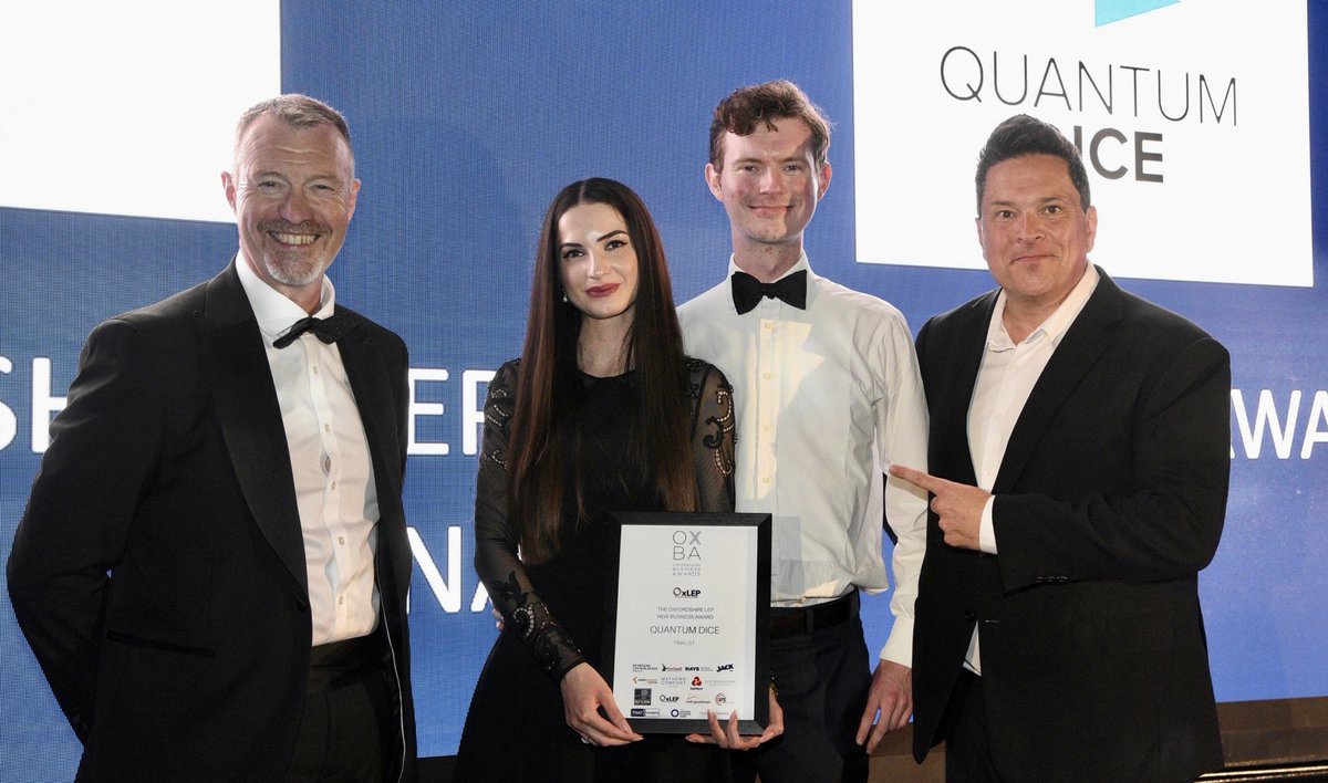 📸Great to see photos from the #OXBA dinner, a fab evening celebrating #Oxfordshire businesses! Thank you, @OxBizAwards, for sharing this one of co-founders George & Zhanet. It was an honour to be a finalist for the @OxfordshireLEP New Business Award. Congrats to the winners!