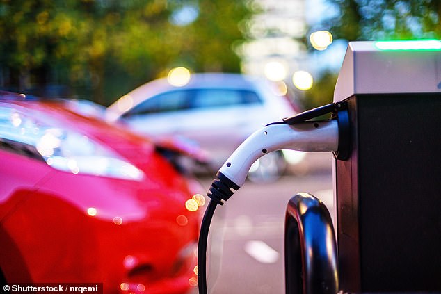 Now's the time to drive electric! The @TheAACars says the average cost of off-peak ultra-rapid chargers has dropped in the UK!

Learn more with @thisismoney: thisismoney.co.uk/money/cars/art…

#EV #ElectricCars #EVCharging