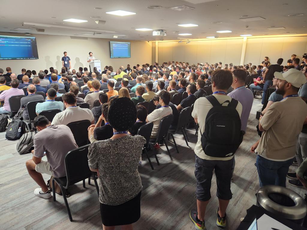 "Dev should always mirror Prod". How do we achieve that with #Kubernetes and <a href="/crossplane_io/">crossplane</a>? - full house for the entertaining live demo by <a href="/RinkiyaKeDad/">Arsh Sharma</a> and <a href="/rberrelleza/">Ramiro Berrelleza</a> <a href="/okteto/">okteto</a> at #kubeday Israel. Love the roleplay!😅