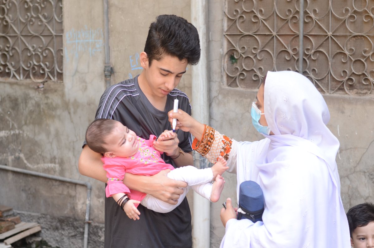 Sub-national polio campaign is underway in Khyber Pakhtunkhwa, with 2.3 million children set to be vaccinated in 15 selected districts📍

Let's spread the word & encourage everyone to get their children 👦🏻👧🏻 vaccinated. Together, we can make Pakistan #poliofree❗
#EndPolio