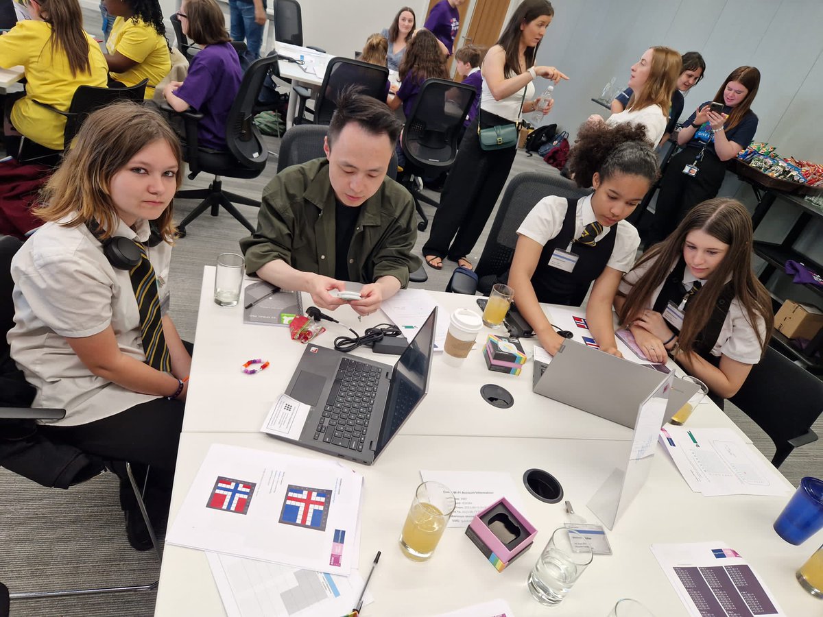 CHS_BusComp's tweet image. Great day participating @MorganStanley with @dressCodeHQ hackathon.
@clydebankhigh pupils programmed imagiCharm devices to display flags from around the world using Python! Inspiring to work with so many women from the industry
@imagilabs
#ClosingTheGenderGap #ComputingScience