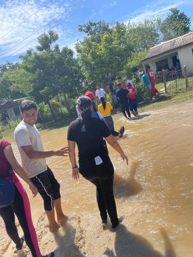 Desde el primer instante en que el agua intentó nublar hasta la esperanza, las manos jóvenes no se hicieron esperar. Hermosas historias de solidaridad han escrito nuestros muchachos como las cuentan a <a href="/JuventudRebelde/">JuventudRebelde</a>. ¡Graciaspor todo!
👇👇👇
l1nq.com/SnZj6