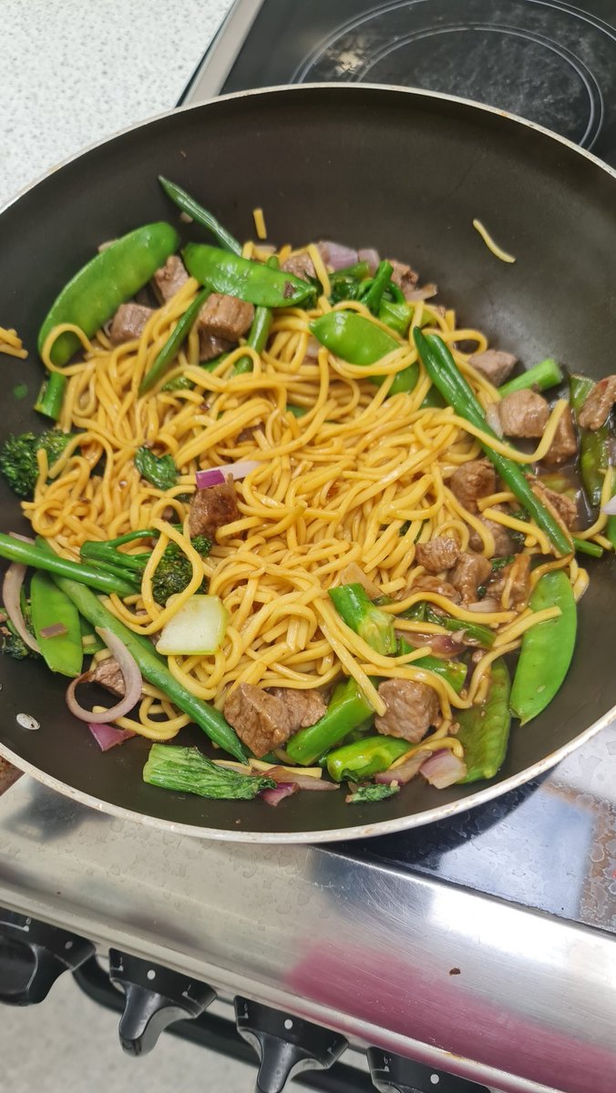 Food_Tech_Teach's tweet photo. Its a stir fry kind of day #stirfry #foodks3 #year7cooking @qegs_horncastle @H_E_Trust https://t.co/2IEyczJOSL