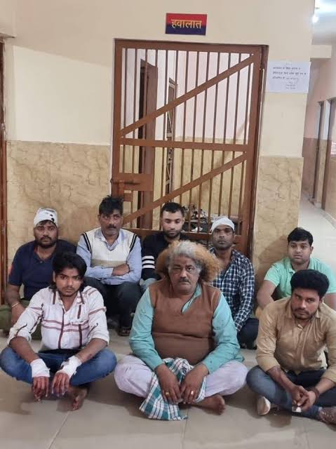 vishalpchheda's tweet photo. @rishibagree Battle of Baghpat Returns this time to Noida's Spectrum Mall.
Who needs reality shows when you can witness this sequel right at the restaurant? Popcorn, anyone? πΏπ #ServiceChargeWars #MallMadness https://t.co/XZqEUwXgEL