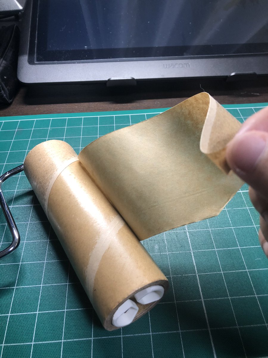 コロコロのスパイラルカット発明した人天才！一瞬で剥がせる！また一つイライラから解放された。 https://t.co/WDSKpKcwtv