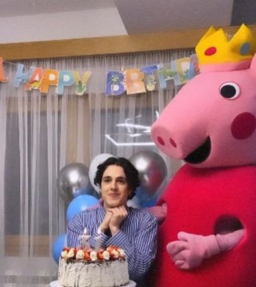 i'm still so confused as to why peppa pig was at luke's birthday party