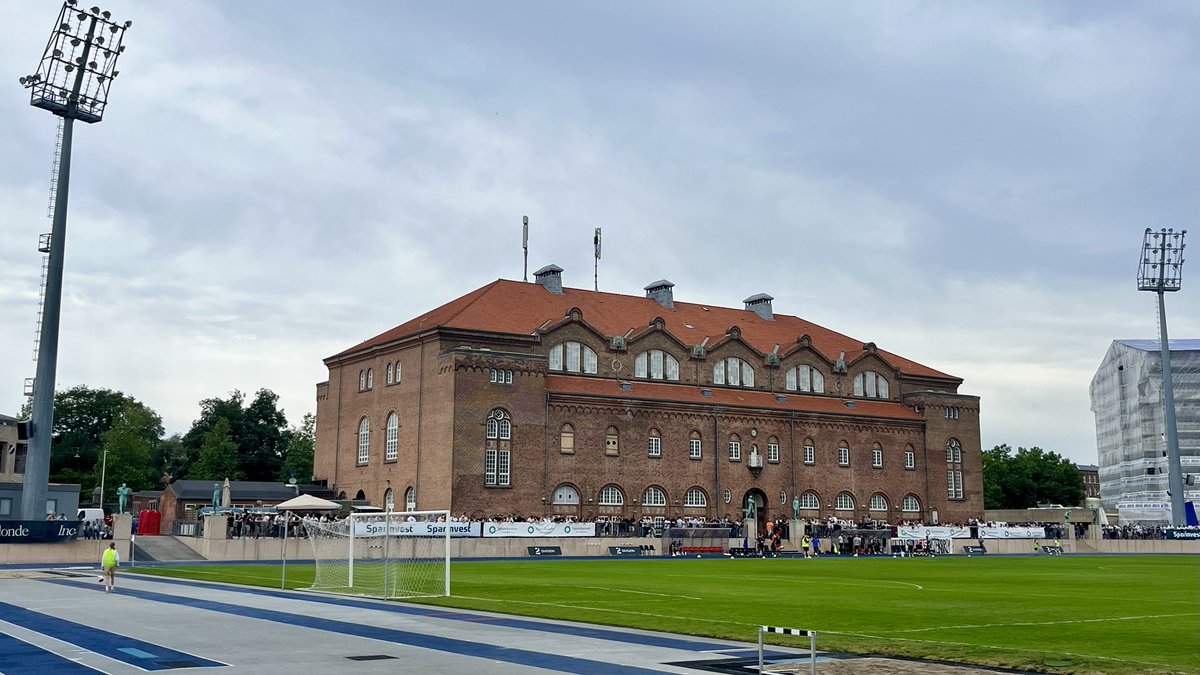 PaulVance63's tweet photo. B.93 v Thisted FC - DivisionTwo Promotion Group - Osterbro Stadion, Gunnar NI Hansens Plad 7, 2100 Copenhagen #B93THI #B93 #ThistedFC #Danmark #Football https://t.co/58WAZazdIf