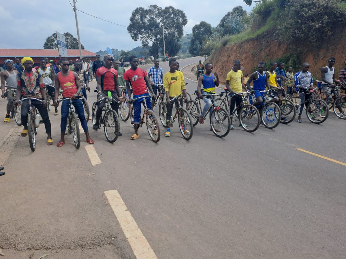 MiyoveN's tweet photo. Talented youth ✅ Cycling competition of Youth Miyove &amp; Nyankenke sector organized by @Rwandapolice ,DASSO, @rpfinkotanyi Miyove sector and supported by @RwandaWildlife .
@NzabonimpaEmmy @RwandaNorth @MiniYouthRwanda @Rwanda_Sports https://t.co/w8NrcsCiC9
