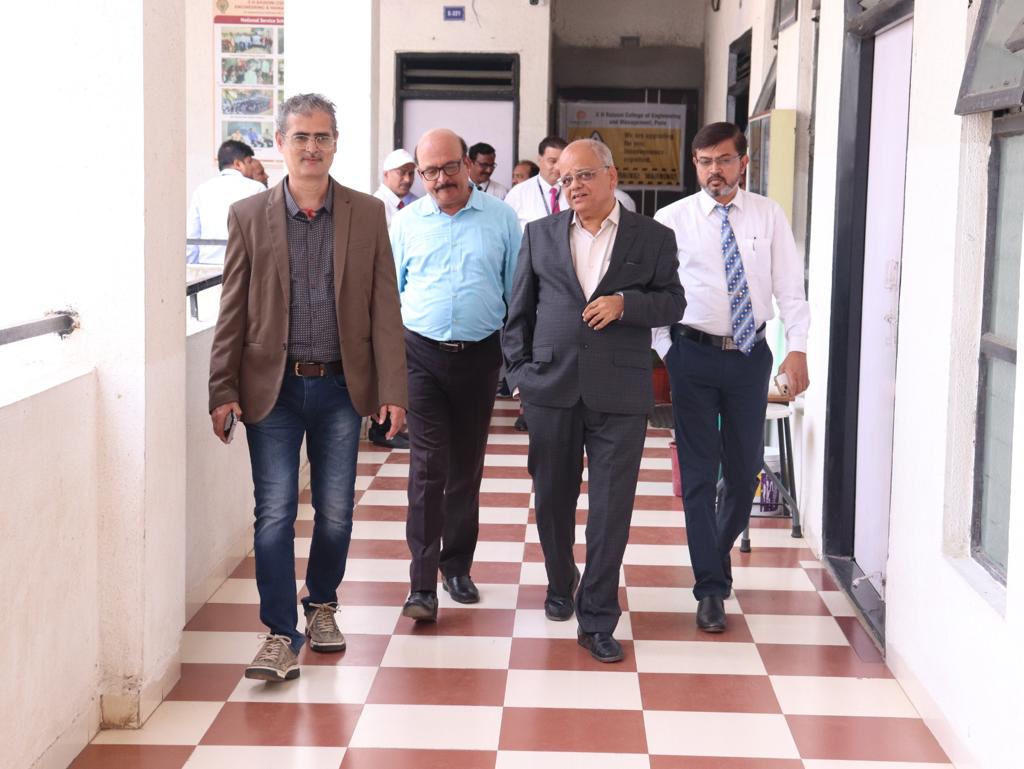 raisoniworld's tweet image. Amazing turnout at GHR Career Connect! 🎓 Over 300 students and parents joined us for an informative and interactive program. 🤝

🏆 We honored the top performers of our MOCK CET and recognized the 12th-rank holders from various schools. 🌟
#Raisoni  #InteractiveProgram #Pune