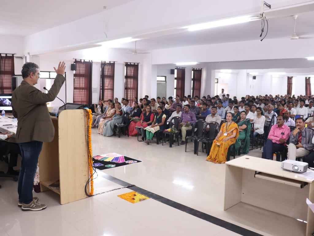 raisoniworld's tweet image. Amazing turnout at GHR Career Connect! 🎓 Over 300 students and parents joined us for an informative and interactive program. 🤝

🏆 We honored the top performers of our MOCK CET and recognized the 12th-rank holders from various schools. 🌟
#Raisoni  #InteractiveProgram #Pune
