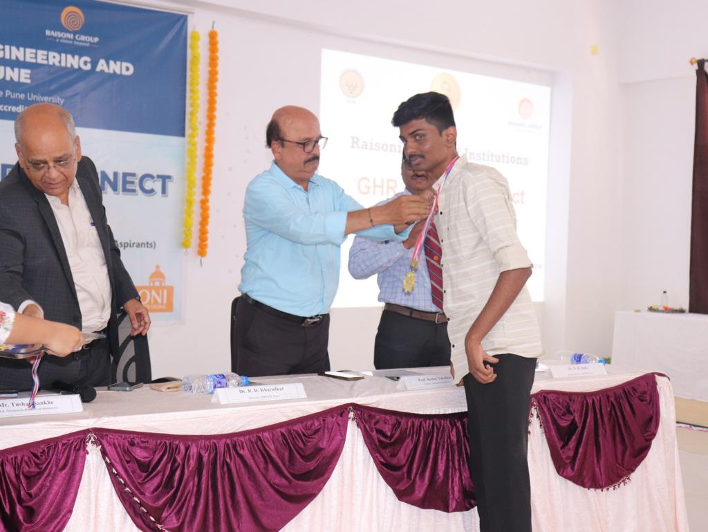 raisoniworld's tweet image. Amazing turnout at GHR Career Connect! 🎓 Over 300 students and parents joined us for an informative and interactive program. 🤝

🏆 We honored the top performers of our MOCK CET and recognized the 12th-rank holders from various schools. 🌟
#Raisoni  #InteractiveProgram #Pune