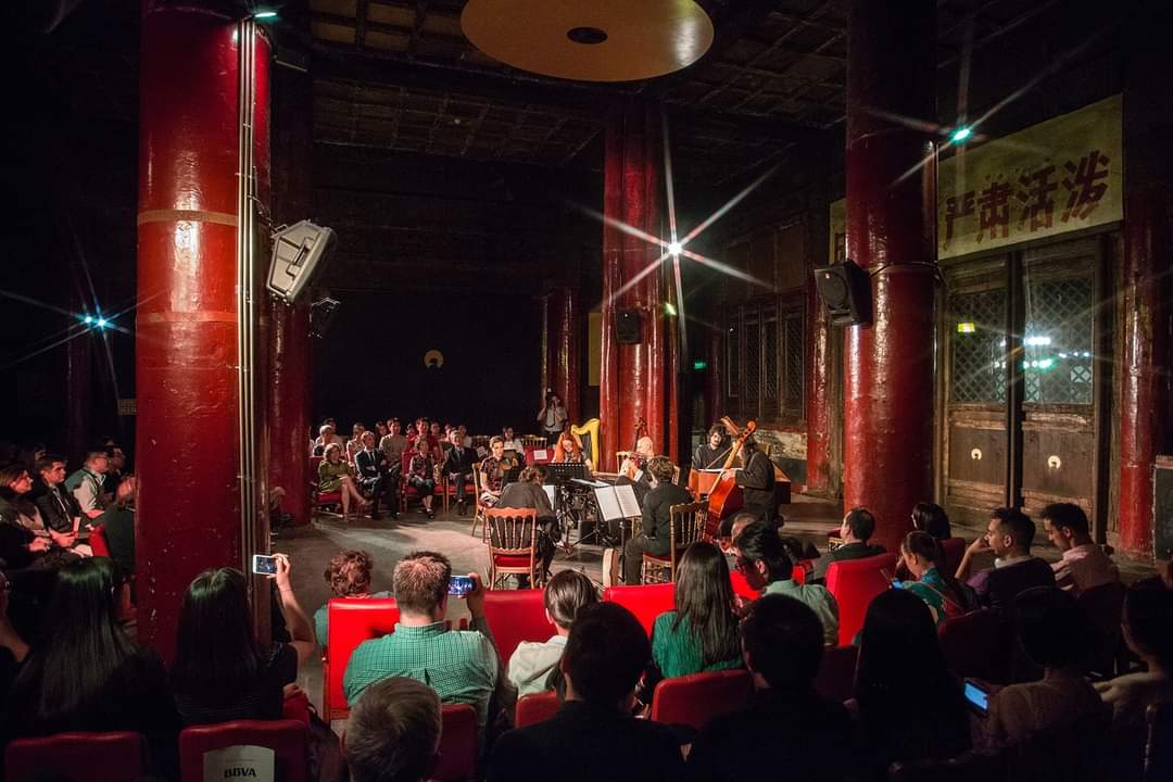 iliber_ensemble's tweet photo. Hace cinco años, por estas mismas fechas, acabábamos de regresar a #Granada tras nuestra gira por #China junto a nuestros amigos de @tonosyayres. Os traemos algunas fotos de aquellos días, en los que iniciamos el maravilloso viaje de #ElClaveDelEmperador🧳🎶
#DiegoDePantoja https://t.co/WD8XPOLLDq