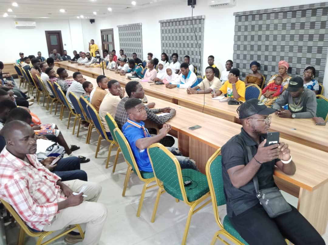 kossivi_mete's tweet photo. Ce matin lors du Conférence de Presse de Lancé du @ProImbattable à  #Atakpamé 
Vraiment Magnifique cette rencontre exceptionnelle 
Be To Be, Be To C, le Réseautage était vraiment de taille @gueli20 @ALLEY210487 @DidierKissode @jojofiertE  
#Togo  #TgTwittos #ConférenceDePresse https://t.co/IgIAQx0fRg