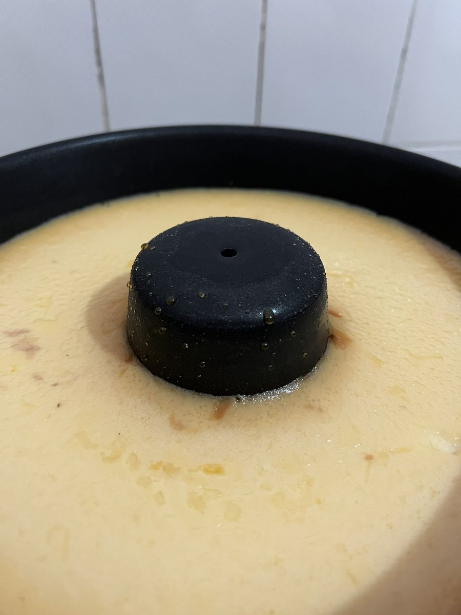 maumaumalheiros's tweet image. Gente, sério, OLHEM ESSE PUDIM, QUE LINDEZA FICOU. 😍🤌🏻 
@RitaLobo, mais uma vez, muito obrigado diva da cozinha e das dicas babadeiras. 🫶🏻 #pudimdeleite