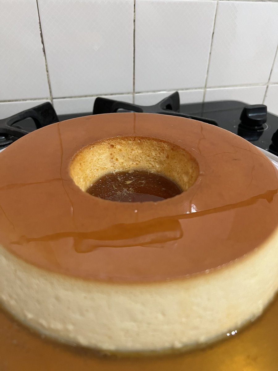 maumaumalheiros's tweet image. Gente, sério, OLHEM ESSE PUDIM, QUE LINDEZA FICOU. 😍🤌🏻 
@RitaLobo, mais uma vez, muito obrigado diva da cozinha e das dicas babadeiras. 🫶🏻 #pudimdeleite