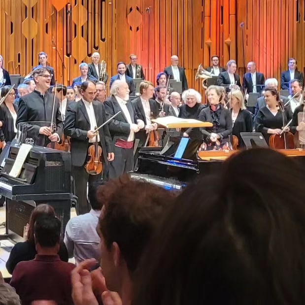 Brilliant Thursday eve celebrating the end of <a href="/londonsymphony/">London Symphony Orchestra</a> 's 22/23 season &amp; <a href="/SirSimonRattle/">Sir Simon Rattle</a>'s tenure as Music Director. Wonderful performances of Turangalila &amp; a fab new work by Betsy Jolas. Made even better by the company of lovely colleagues and a good after party!