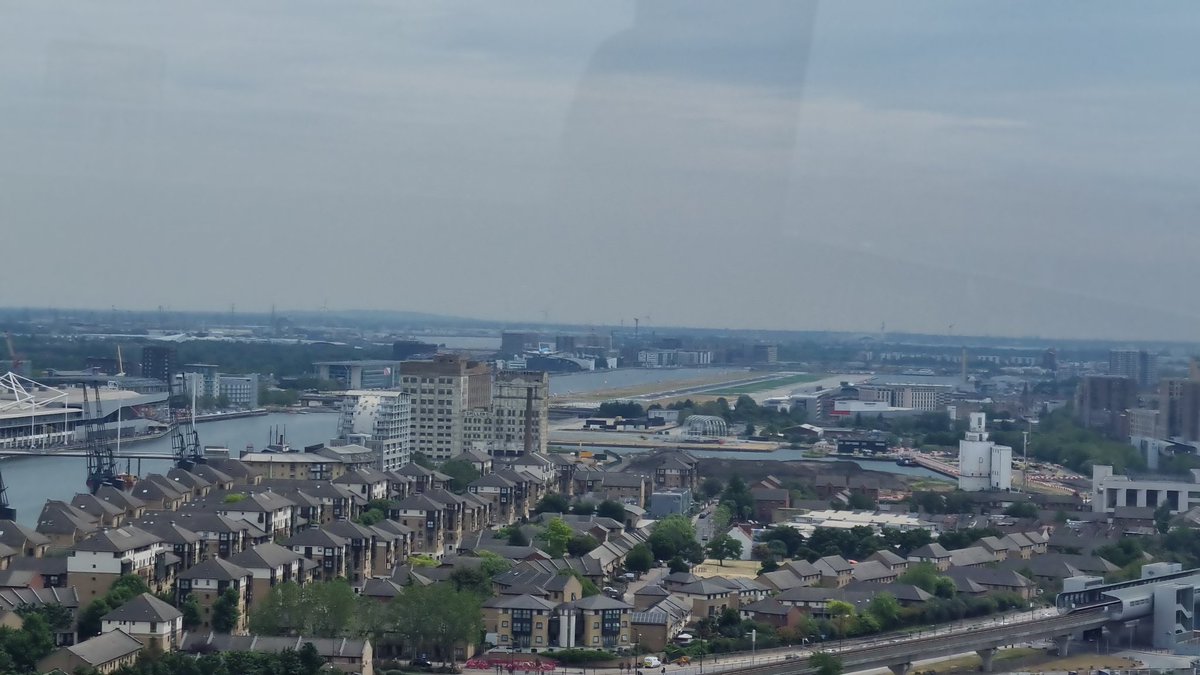 BigFuzzyYak's tweet photo. Had to take my brother since he works on these for a living! #cablecar #ifscablecar #london #LondonCableCar https://t.co/r2brMLoY43