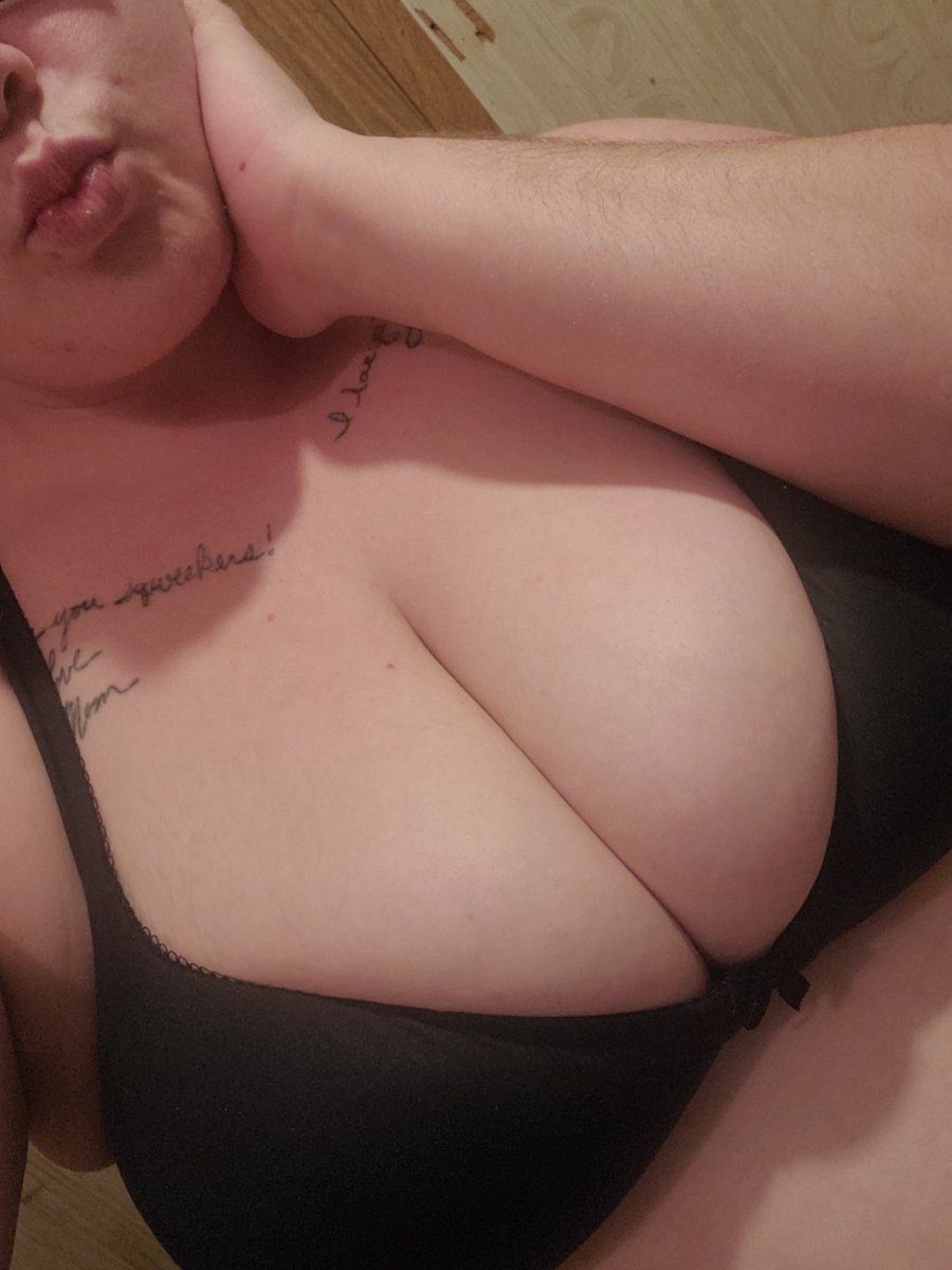 ManuelV69's tweet photo. Come follow this beautiful creative lady just started an only fans 

https://t.co/LhaAxPD13a https://t.co/8ZnKJsO3YF
