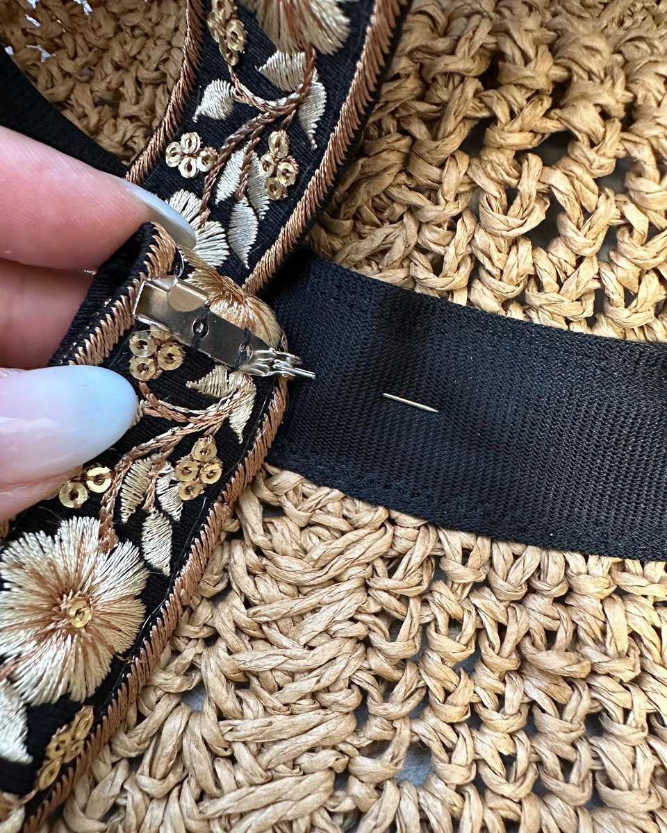 shopLily2's tweet photo. ここの黒い布部分があれば、つけリボンできます

つけリボンオーダー
好きなリボンから選べて¥3000
DMからどうぞ〜！ https://t.co/jlihVH1P54