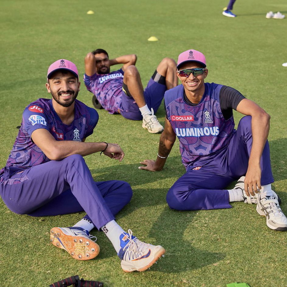 It’s a lazy Saturday thing! 😁💗

#RoyalsFamily | #HallaBol | @rajasthanroyals | @devdpd07 | @sandeep25a | @navdeepsaini96