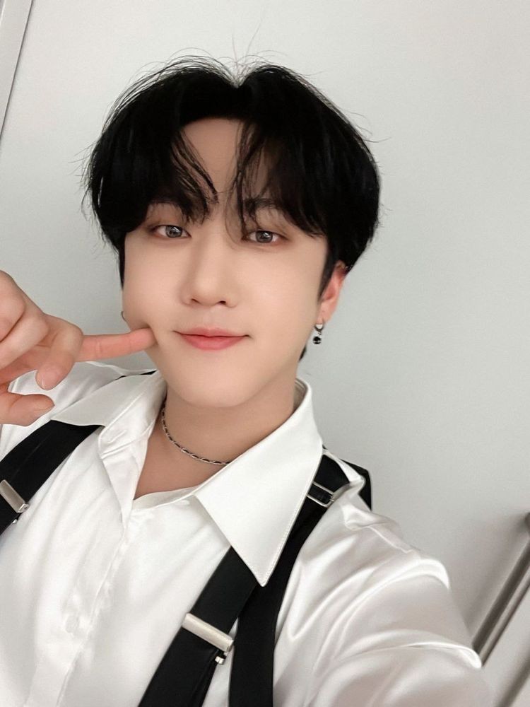 ☆ looking for moots ☆

• new to #kpoptwt
• they/them, 08
• ults: txt, enhypen,skz,itzy,bts and bp but ofc all fandoms are welcome

♡\ are appreciated! 🫶