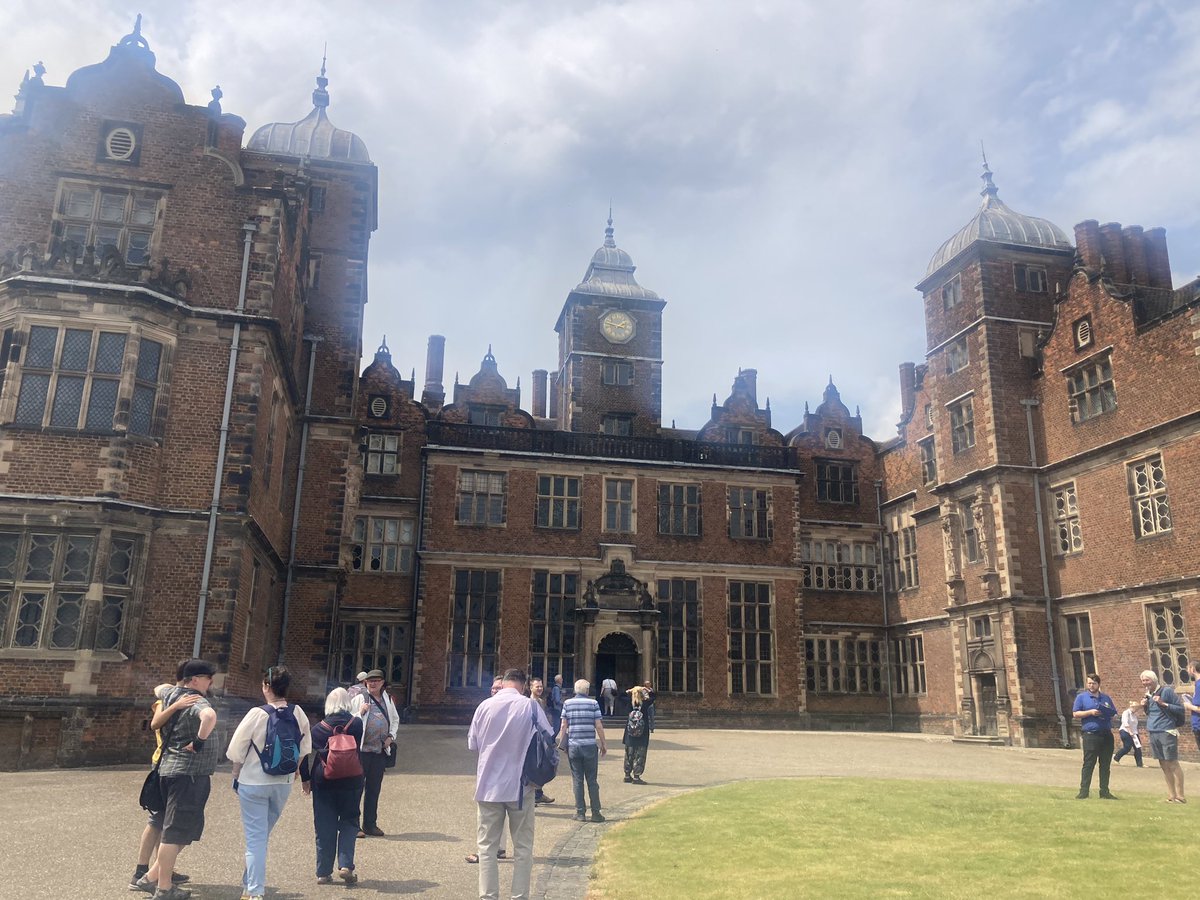 Next stop: Aston Hall! Material culture and early modern studies time for our MA students @CWMHFriends @unibirmingham @History_Bham  #localhistory