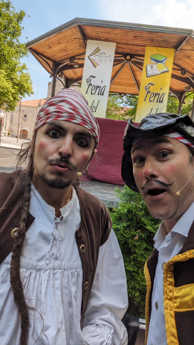 Casi nos pilla la tormenta en #Cuéllar , Grumete!!!! #BUCANEROS #FeriaDelLibro #Títeres #Teatro #artesa <a href="/aytocuellar/">Ayuntamiento de Cuéllar</a>