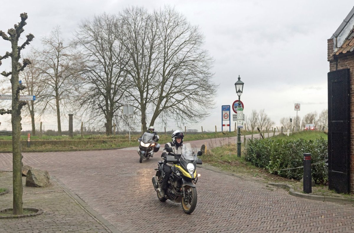 Met het oog op mogelijke afsluiting van het oude dorp starten vandaag geluidsmetingen van al het verkeer dat dit deel van Amerongen in- en uitrijdt. Wil je hier kunnen blijven rijden, doe dan svp kalm aan!

heuvelrug.nl/verkeersmeting…