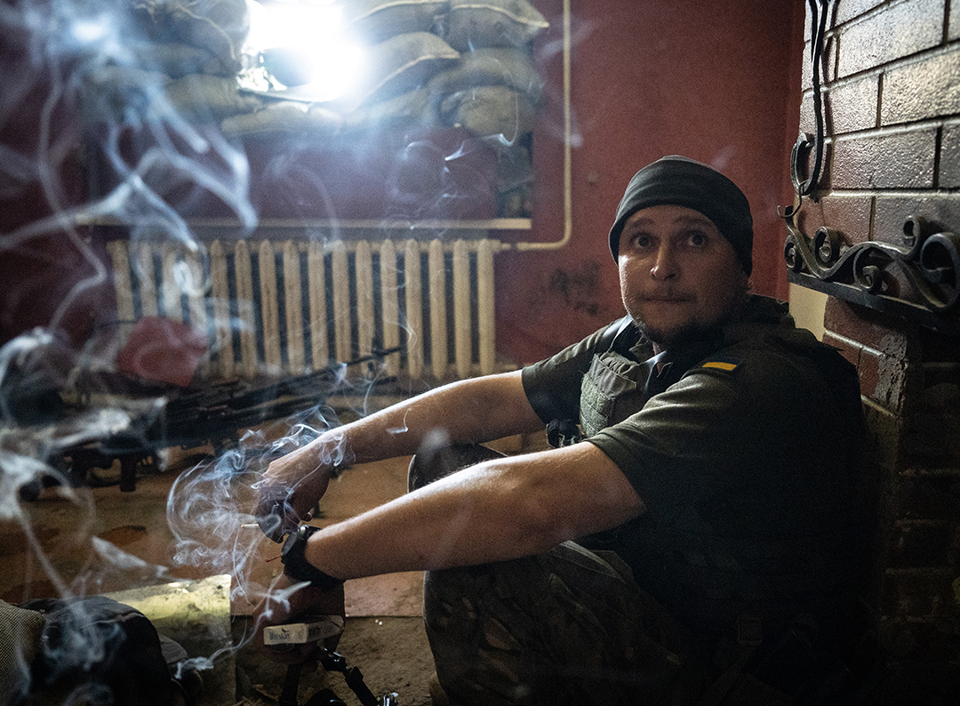 PJaracz's tweet photo. Inside one of the first villages liberated by Ukrainian army during current counteroffensive. Under the constant shelling keep pushing forward.

Commander said "I contributed to making this land free. I did not live my life for nothing"

#ukraine #warinukraine #counteroffensive https://t.co/PkDKop8uwW