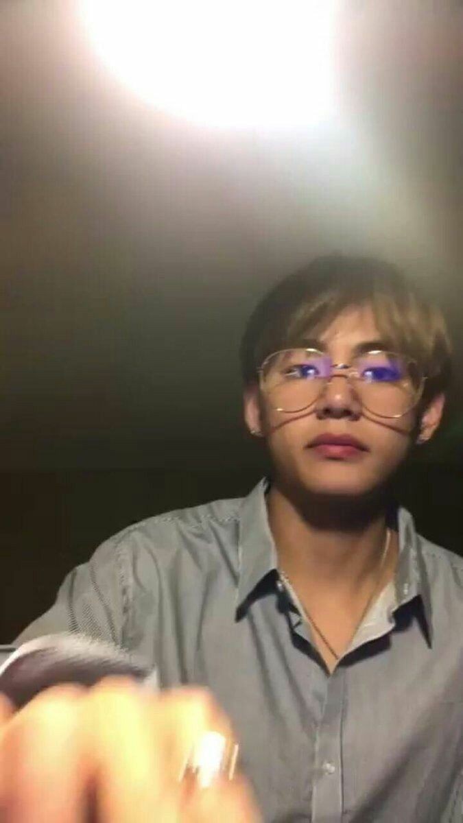 BTS_twt___KTHV's tweet photo. 오랜만인데 그곳에서 아름다운 풍경을 보고 여유가 생겼으면 좋겠으니 우리 얘기하자 아미?잠시 후에 대답하겠습니다......

#TAEHYUNG https://t.co/A6XsR5h9QK