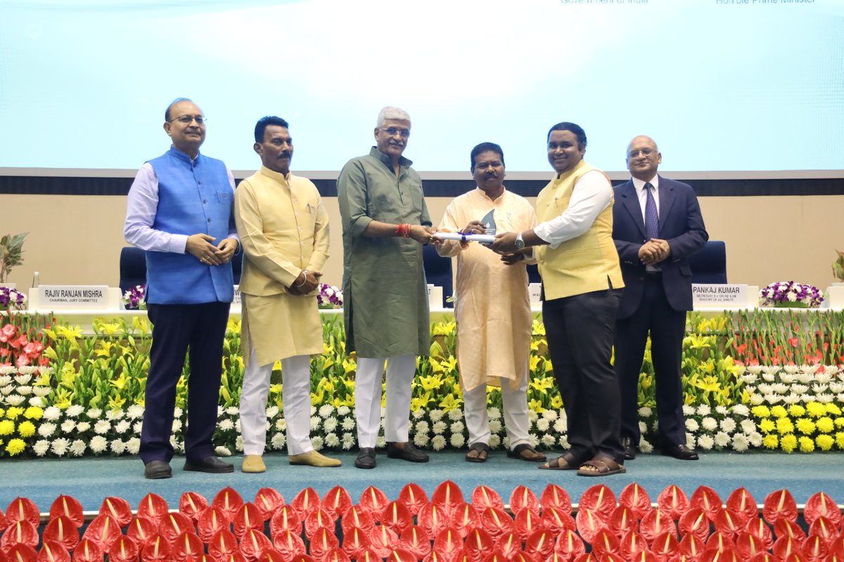 Congratulations to #Adilabad district of Telangana for securing the 3rd position in the 'Best District' category at the 4th #NationalWaterAwards! Their noteworthy accomplishments include the construction of check dams, farm ponds, and many watershed projects under NREGA.

#NWA