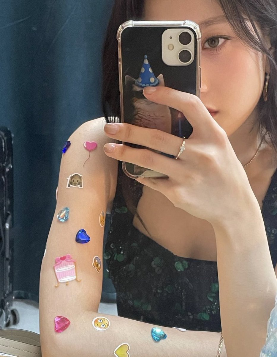 fromiscare's tweet photo. she looks so cool https://t.co/KcscqJUvGA