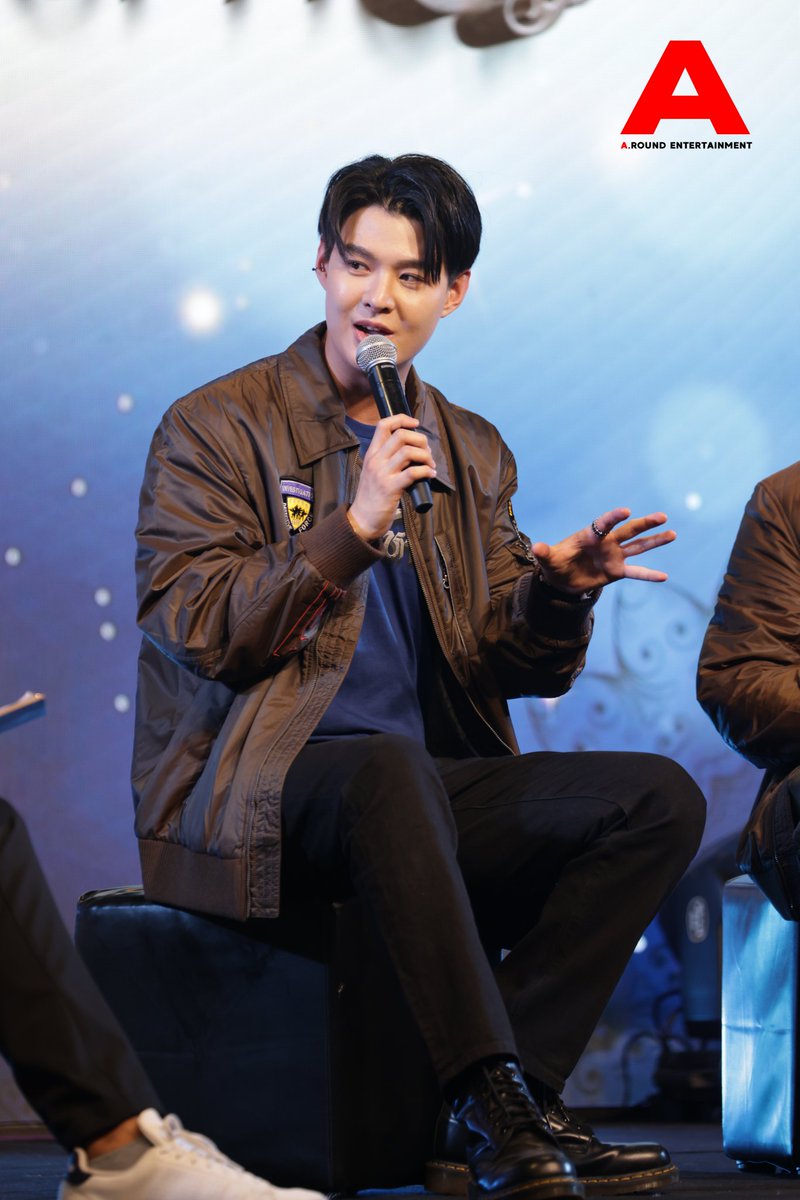 “เซ้นต์ ศุภพงษ์ - เชน คเชนทร์” 2 ผู้จัด แห่งบ้าน IDOLFACTORY​ ร่วมพูดคุยบนเวที​ ในงานบวงสรวงซีรีส์วายแนวสืบสวนสอบสวนฟอร์มยักษ์ “ลางสังหรณ์” (The Sign)

THE SIGN WORSHIP
#บวงสรวงลางสังหรณ์
#ลางสังหรณ์ #TheSignลางสังหรณ์
#Saint_sup #MingEr