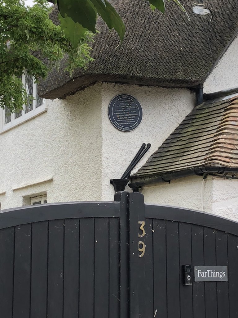 Finally came across his house as pootling around Selsey
#blueplaque
Sir Patrick Moore