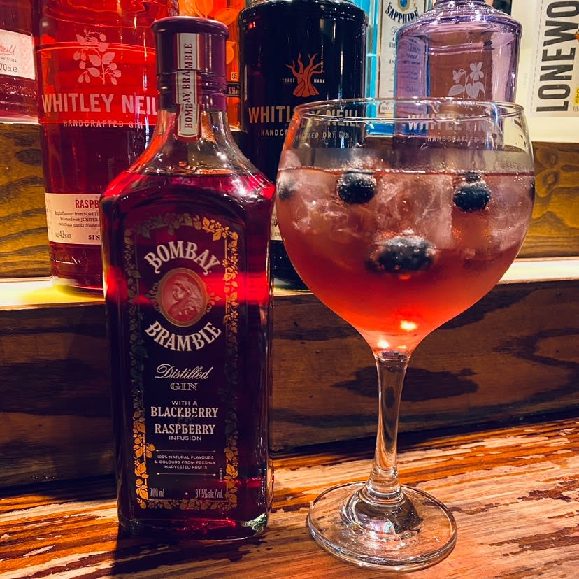 🫐🍓🍇 Feeling fruity? 🍇🍓🫐

Bombay Bramble’s the perfect gin for you! Goes perfectly with our Fevertree Sicilian Lemonade 😍

Get it as part of our Gin Tree deal this weekend 🍹🍀